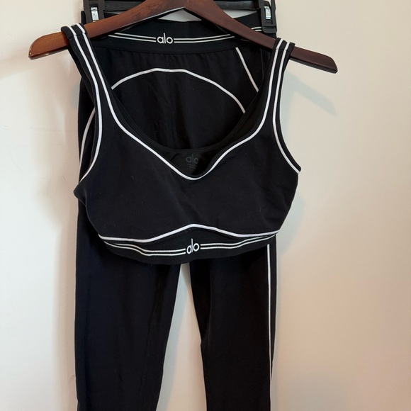 ALO Yoga Heart Throb Set Black White SET Leggings Bra Small - Picture 6 of 6